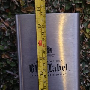 Estuche Coleccionable Johnnie Walker Blue Label con Botella Vacía y Diseño Porsche - imagen 8