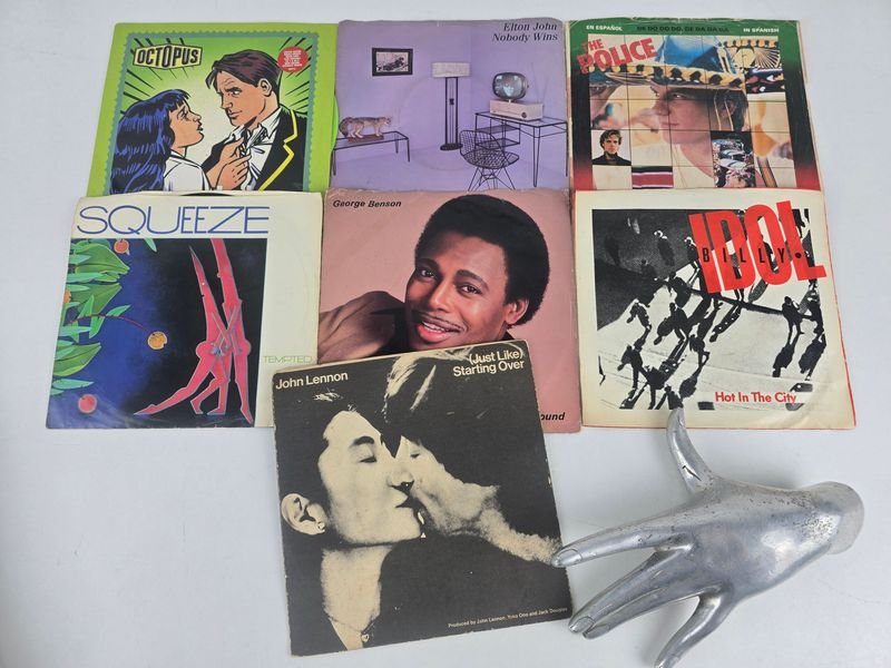 Selección de Vinilos Simples: John Lennon, Billy Idol, Elton John y más