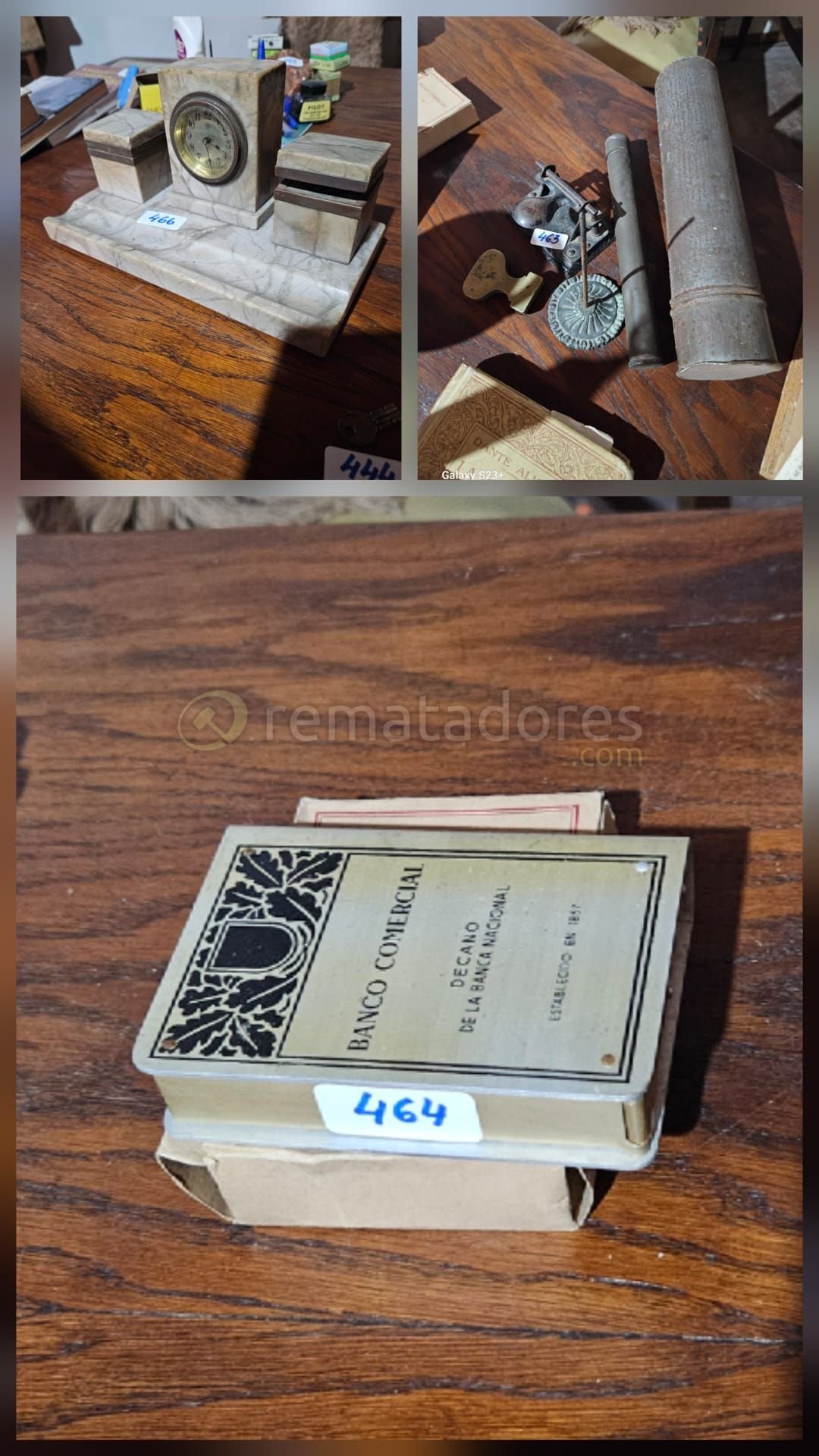 Reloj de mesa antiguo con caja de madera y accesorios