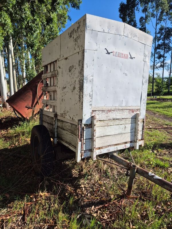 Trailer de Madera con Estructura de Metal para Transporte de Fitosanitarios - imagen 4