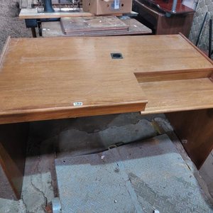 Lote anterior: Escritorio de Madera Maciza Estilo Clásico