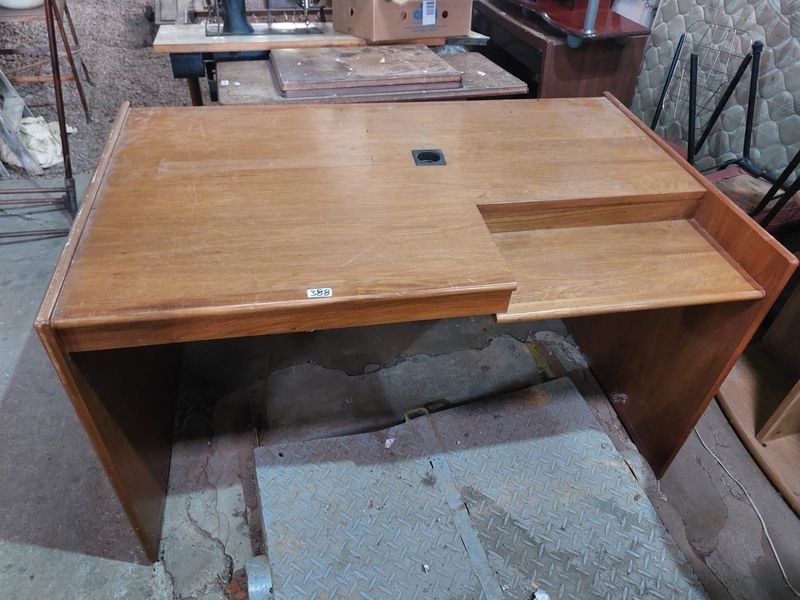 Escritorio de Madera Maciza Estilo Clásico