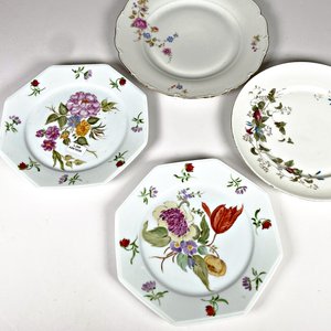 Cuatro Platos de Porcelana Francesa Limoges y Checa con Decoración Floral - imagen 2