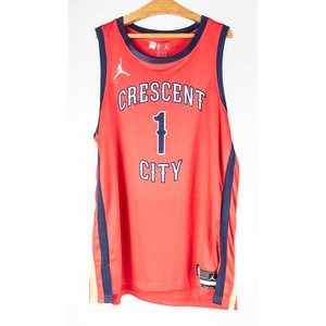 Lote siguiente: Camiseta de Básquetbol Roja "Crescent City" Talle XXL