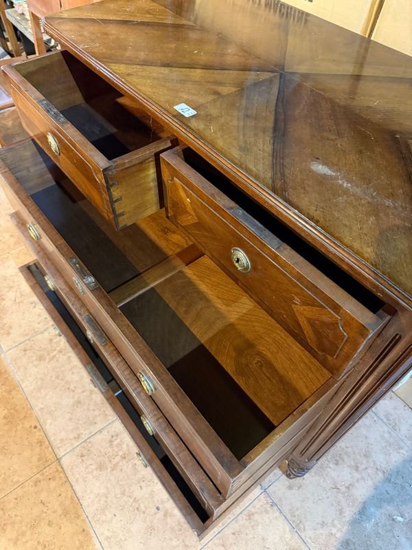 Antigua cómoda en madera maciza para decorar tu hogar - imagen 4