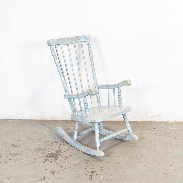 Lote siguiente: Sillón mecedora estilo Windsor patinado celeste