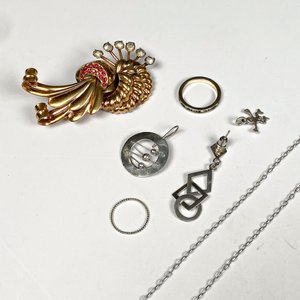 Lote de 6 Piezas de Bisutería: Broche, Colgante, Anillos y Cadena - imagen 3
