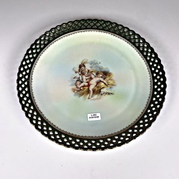Plato de Porcelana Bavaria Schumann con Querubines y Borde Calado - imagen 1