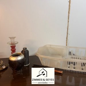 Lote anterior: Lote de Artículos Varios: Candeleros, Mate, Secaplatos y Lámpara