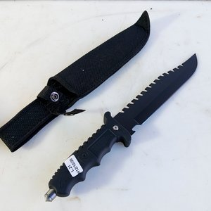 Lote anterior: Cuchillo de Caza Negro con Funda y Rompevidrios