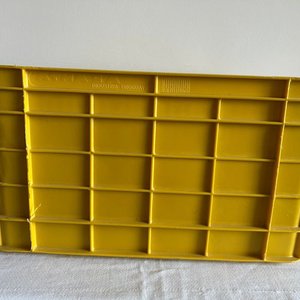Cajón Lechero Plástico Amarillo Industria Uruguaya 48x33cm - imagen 3