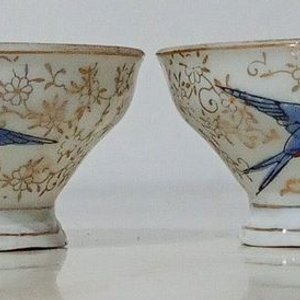 Tazas de té antiguas de porcelana KTS con aves y detalles dorados - imagen 1