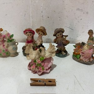 Lote siguiente: Lote de Adornos Figurativos de Resina