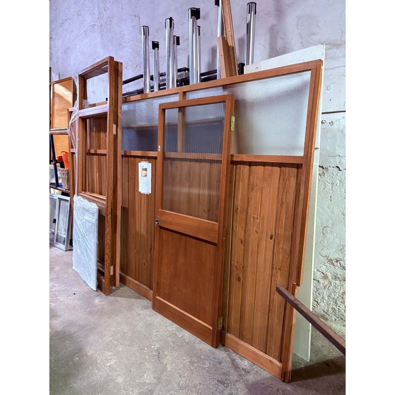 Lote siguiente: Puertas de madera y vidrio para división