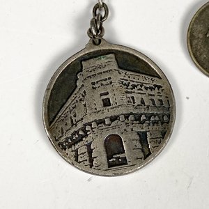 Lote de 4 piezas de plata: medalla, llavero, colgante y cucharita - imagen 3