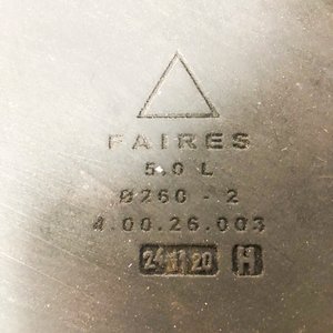 Olla de Hierro Fundido Negra con Tapa y Marca Faires - imagen 4