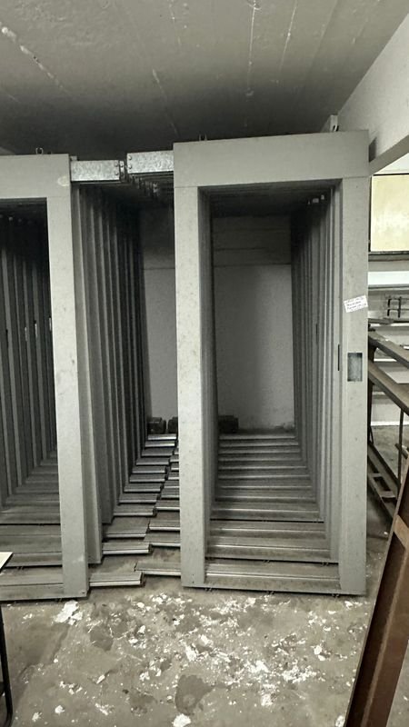 Lote siguiente: Marcos de chapa metálicos para almacenamiento