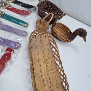 Lote de Bijouterie Contemporánea con Espejo Octogonal y Adornos - imagen 8