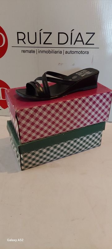 Lote anterior: Calzado de moda en venta
