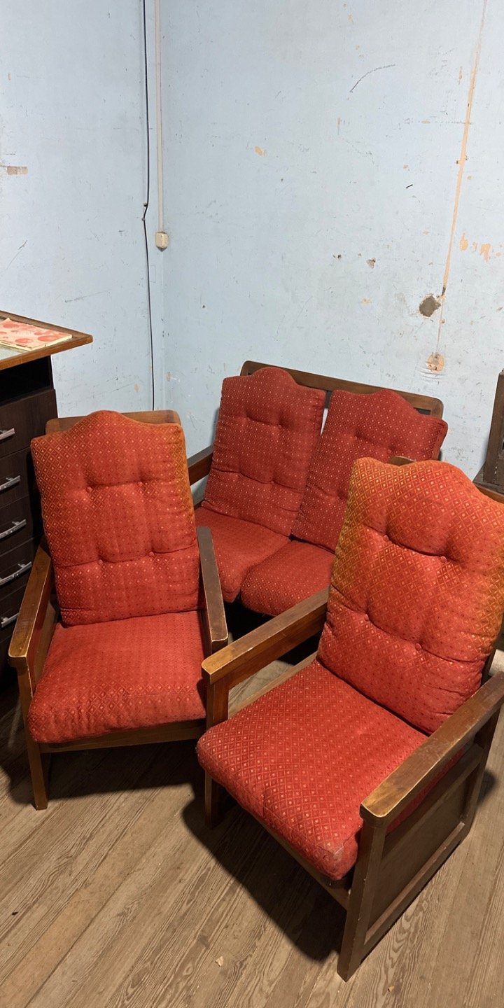 Lote siguiente: Muebles de Sala en Buena Condición