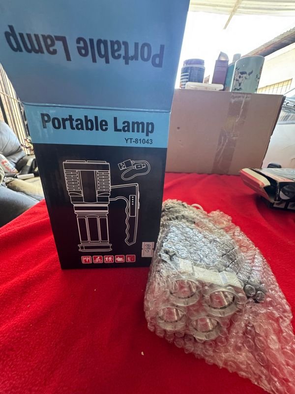 Linterna LED Portátil de Alta Potencia con 4 Focos