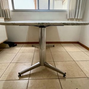 Mesa Vintage Rectangular con Tapa de Mármol Blanco y Base Cromada - imagen 3