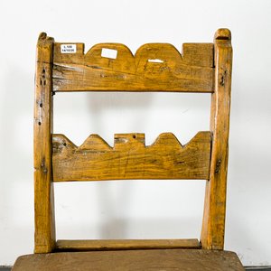 Par de Sillas de Madera Rústicas con Respaldo Decorado - imagen 2