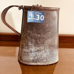 Lote siguiente: Caldera Tropera Antigua de Metal con Asa y Tapa