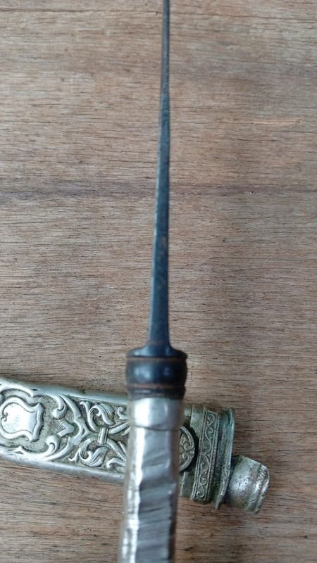 Cuchillo Verijero de Plata: Herramienta de Corte con Diseño Decorativo - imagen 2