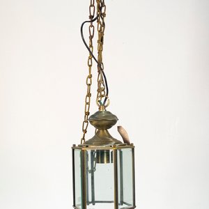 Farol Hexagonal de Bronce con Vidrios Biselados y Cadena - imagen 1