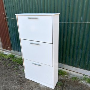 Zapatera Blanca de Tres Niveles en Buen Estado - imagen 3