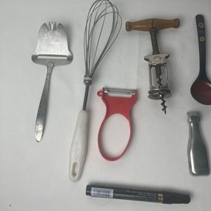 Set de 7 Utensilios de Cocina Antiguos: Batidor, Espátula, Destapador y Más - imagen 6