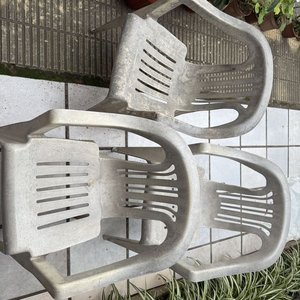 Lote de 3 Sillas Plásticas Blancas para Exterior - imagen 6