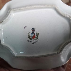 Cenicero de Porcelana Italiana Capodimonte con Querubines en Relieve - imagen 3