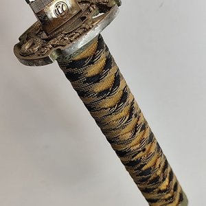 Katana Japonesa Tradicional con Detalles Grabados - imagen 5