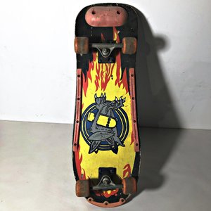 Lote de 5 piezas: Patineta, Palo de Hockey, Raqueta y 2 Pistolas de Agua - imagen 6