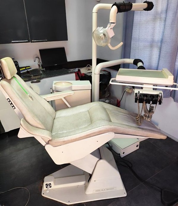 Silla de masaje relajante con piezas ajustables y contenedor de bebida - imagen 3
