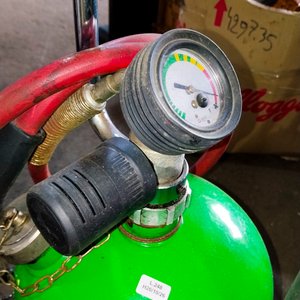 Extractor de Aceite Neumático con Manómetro y Mangueras - imagen 2