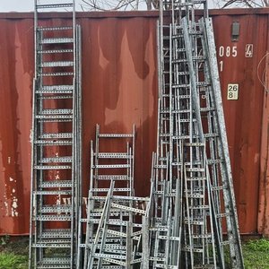 Lote siguiente: Tramos y Bastidores de Escaleras Metálicas Galvanizadas para Construcción