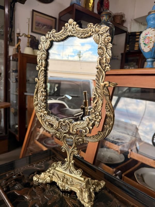 Espejo de Tocador de Bronce con Marco Ornamentado - imagen 1