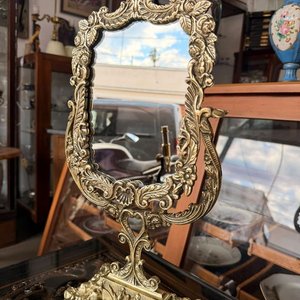Espejo de Tocador de Bronce con Marco Ornamentado - imagen 1