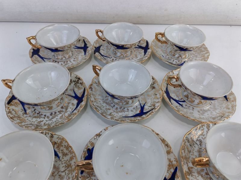 Conjunto de Tazas y Platos de Porcelana - imagen 3