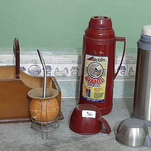 Set de Mate: Matera de Madera, 2 Termos y Accesorios - imagen 2