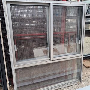 Lote siguiente: Dos Ventanas de Aluminio Corredizas con Paño Fijo