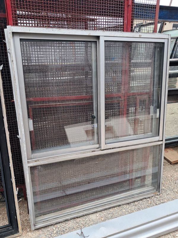 Dos Ventanas de Aluminio Corredizas con Paño Fijo