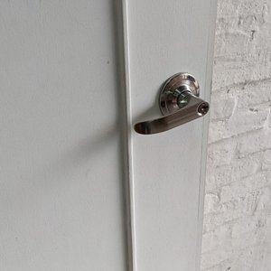 Hoja de Puerta Interior Blanca con Manija Metálica - imagen 4