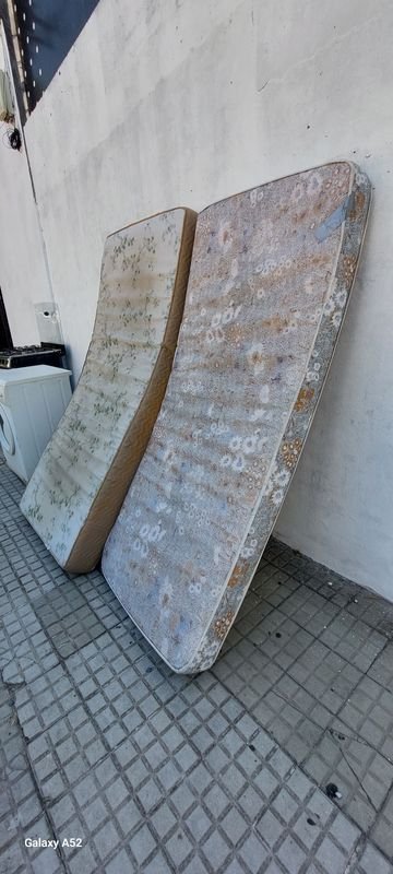 Colchones de 1 plaza en buen estado - imagen 3