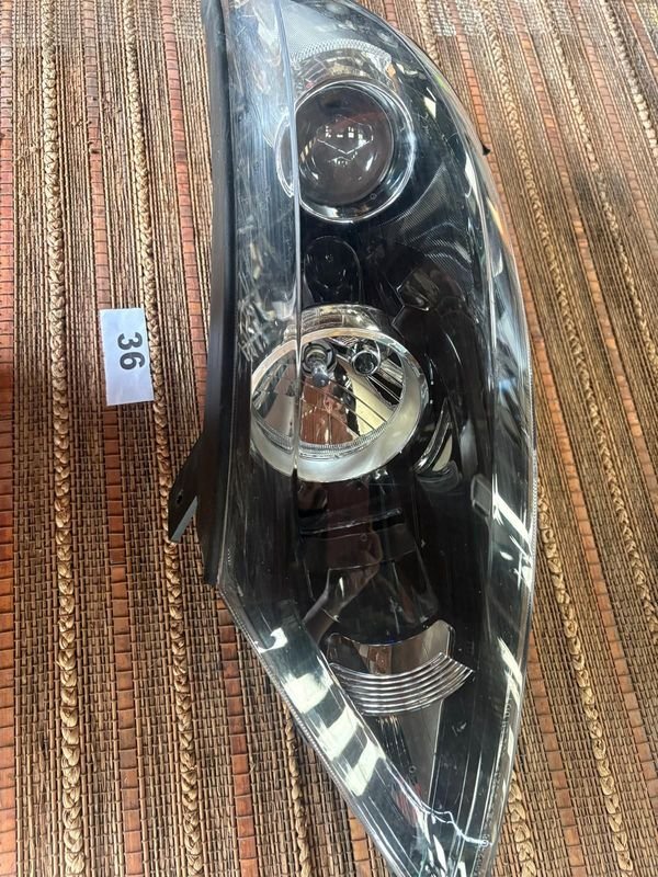 Faro Delantero para Auto (Unidad)