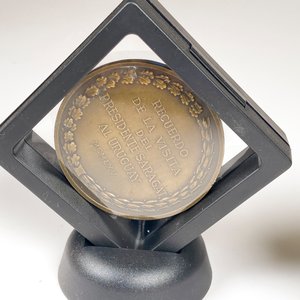 Dos Medallas Conmemorativas "Recuerdo del Presidente Saragatti" y "Fundación de los Talleres Don Bosco" - imagen 6