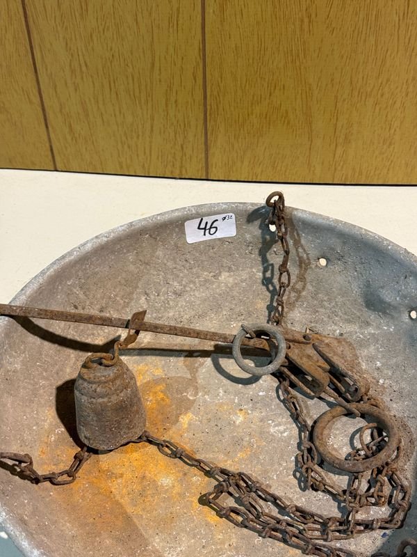 Antigua Balanza de Colgar de Metal con Cadena y Pesa